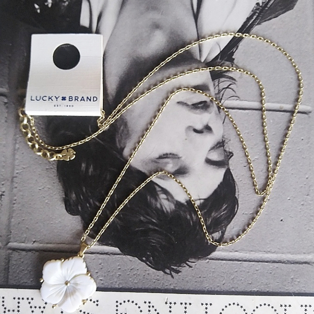 NWT Lucky Brand Floral Pendant Long Necklace